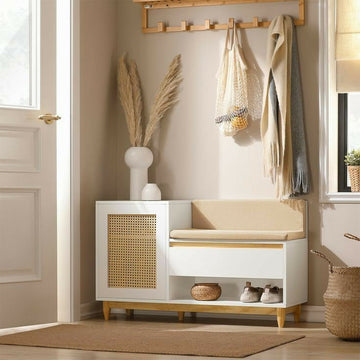 The Elegant Entry Seat